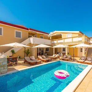  Apartman Karmen - Poolhouse